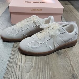 Cushionaire Women's Cream Sneakers